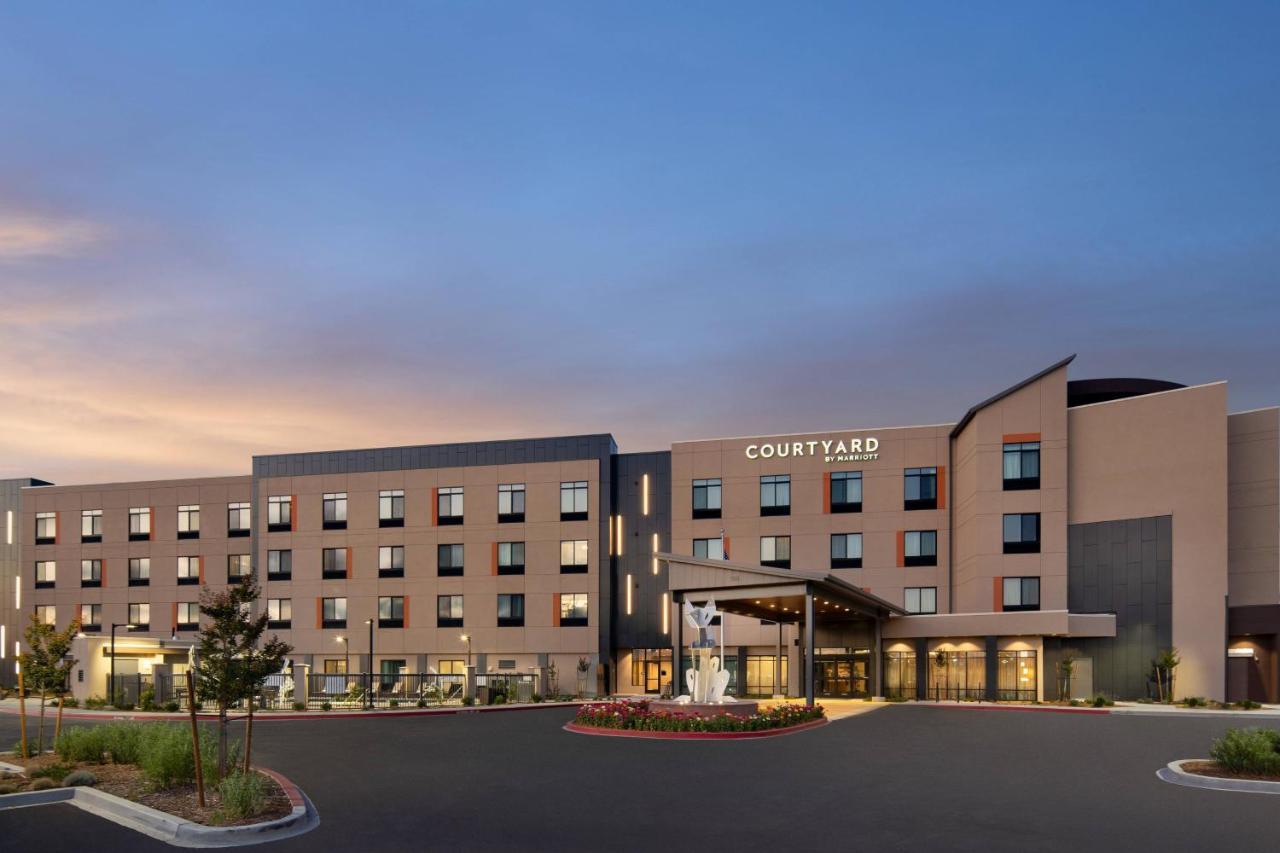 Courtyard By Marriott Petaluma Sonoma County Hotel Exterior photo