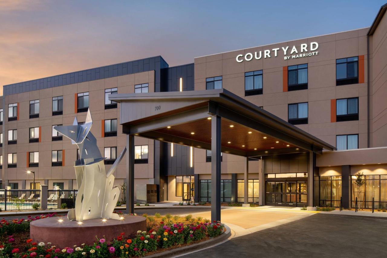 Courtyard By Marriott Petaluma Sonoma County Hotel Exterior photo